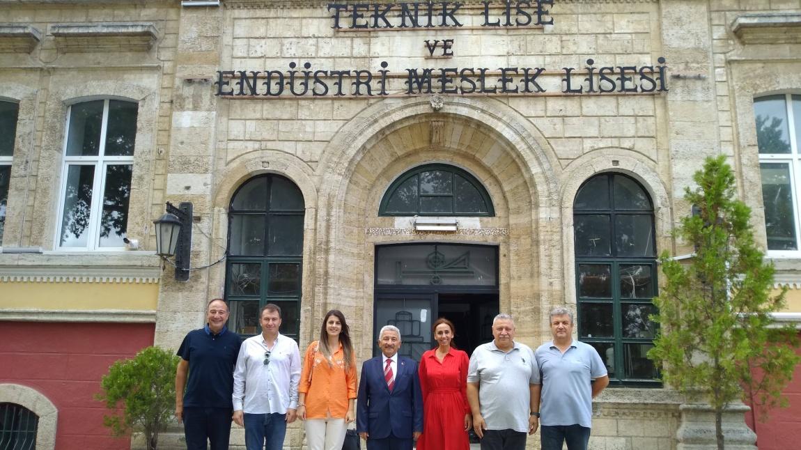 Okulumuz Öğretmenleri Edirne MTAL Müdürü Sayın Yaşar SOYLU'ya Hayırlı Olsun Ziyaretinde Bulundu. 